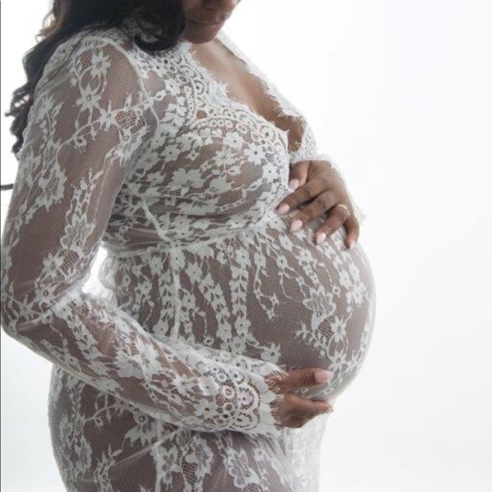 White lace maternity photo shoot dress